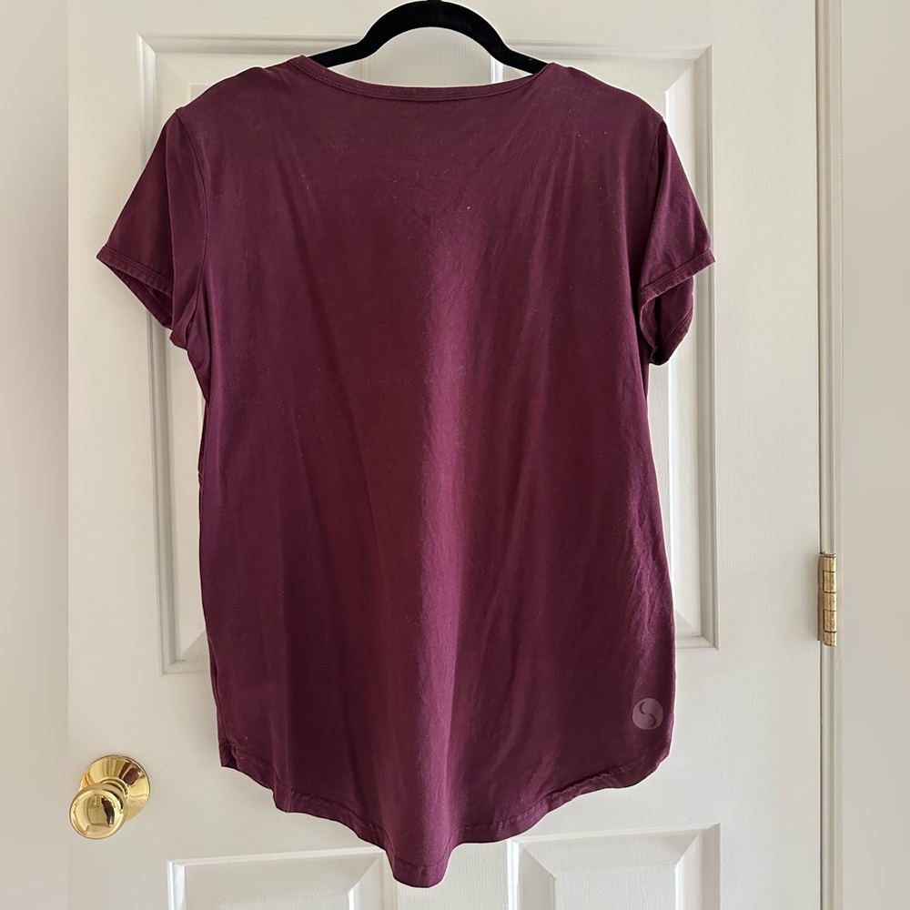 Cadenshae tee shirt, large - Picture 2 of 5